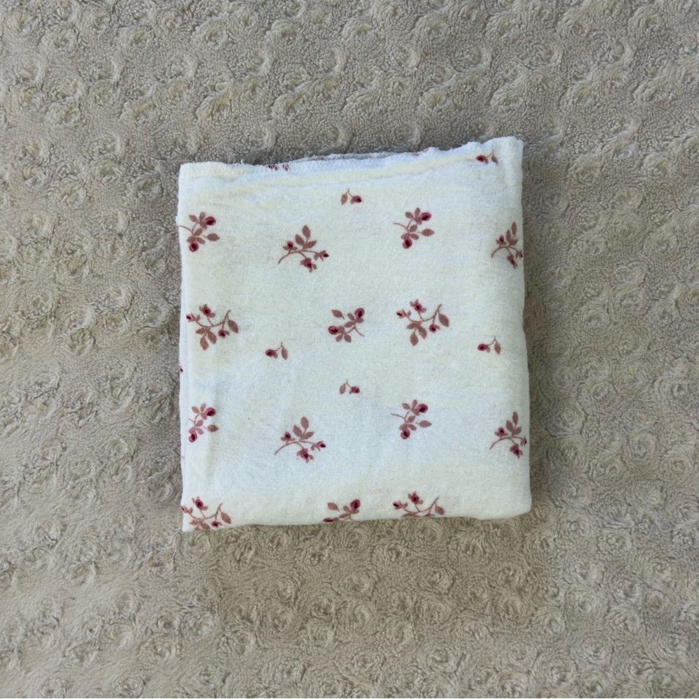 Modern Moments by Gerber Floral Baby Receiving Blanket Flannel Pink White Cotton